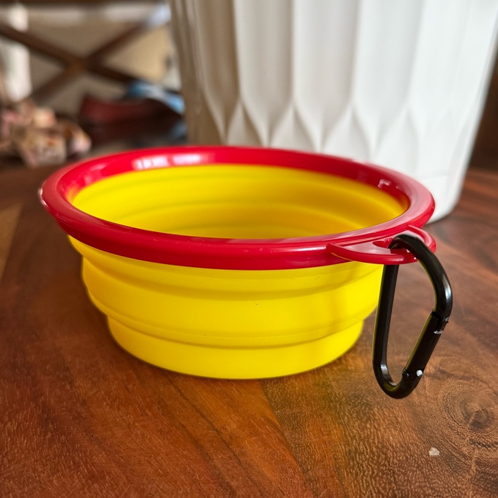 Buc-ee’s Collapsible Travel Portable Pet Cup Yellow/Red Silicone